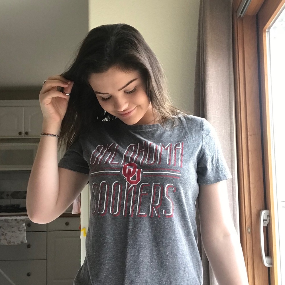 2 OU t-shirts!